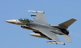 Rộ tin máy bay chiến đấu F-16 bắn nhầm tiêm kích Su-27 của Ukraine