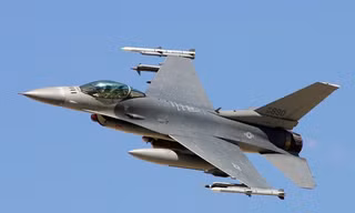 Rộ tin máy bay chiến đấu F-16 bắn nhầm tiêm kích Su-27 của Ukraine
