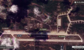 Hàng chục máy bay ném bom Nga hoạt động bất thường tại căn cứ không quân Olenya