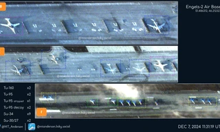 Chín cường kích - ném bom Su-34 của Nga đồng loạt xuất hiện tại căn cứ Engels-2