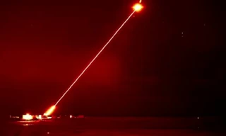 Anh có kế hoạch gửi vũ khí laser cho Ukraine
