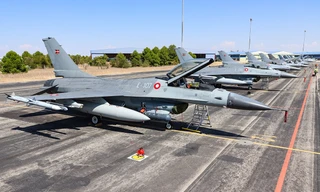 Ukraine nhận 12 tiêm kích F-16 từ Đan Mạch