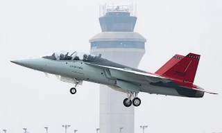 Máy bay huấn luyện T-7A Red Hawk của Mỹ lần đầu cất cánh 