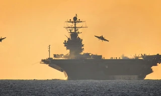 Houthi tiếp tục tấn công tàu sân bay Mỹ, cảnh báo đáp trả nếu Israel vi phạm thỏa thuận ngừng bắn ở Dải Gaza