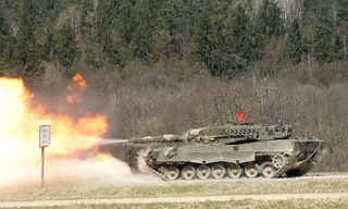 Xe tăng Leopard 2A4 của Đức lần đầu xuất hiện trong cuộc xung đột Nga - Ukraine? 