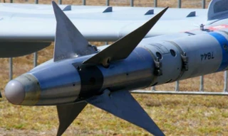 Mỹ bổ sung tên lửa AIM-9 cho Ukraine trong gói viện trợ mới 