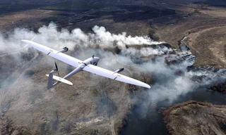 Máy bay không người lái Ukraine sống sót thần kỳ dưới làn hoả lực Nga