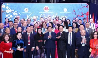 Thủ tướng và Phu nhân dự Chương trình Xuân Quê hương của người Việt tại Séc