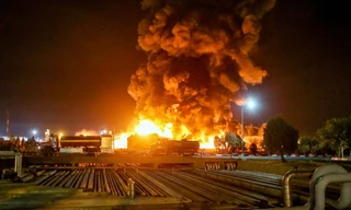 Cảnh tượng tan hoang ở Iran sau khi bị Israel tấn công