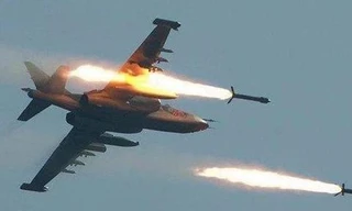 Cường kích Su-25 Nga liên tiếp nã tên lửa vào mục tiêu quân sự Ukraine 