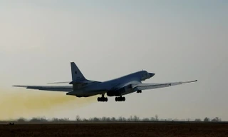 Nga tiếp tục chiến dịch quân sự quy mô lớn, tấn công sân bay Ukraine