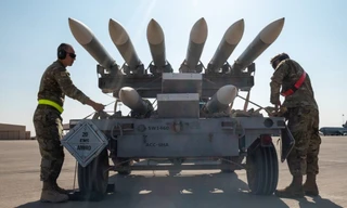 Mỹ đặt mua tên lửa AIM-120 AMRAAM trị giá 1,1 tỷ USD 