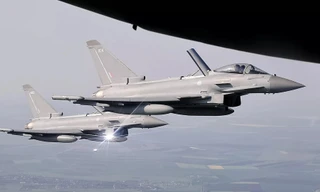 Tiêm kích Su-30 Nga chặn 3 máy bay Anh trên Biển Đen