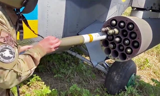 Quân đội Ukraine tích hợp tên lửa Hydra Mỹ trên trực thăng tấn công Mi-24 