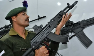 Nga - Ấn xuất xưởng lô súng trường AK-203 đầu tiên 