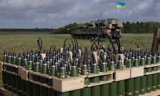 Ukraine mất hàng trăm triệu USD khi mua vũ khí