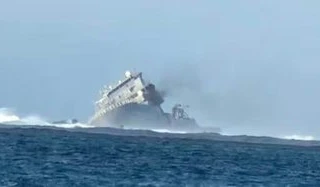 New Zealand: Tàu hải quân chìm ngoài khơi, 75 người thoát chết trong gang tấc