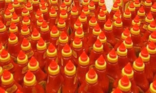 Thưởng Tết bằng tương ớt lên báo nước ngoài