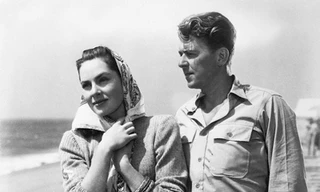 Ronald Reagan được miêu tả là 007 ở Hollywood