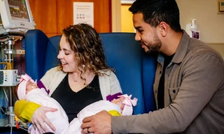 Hi hữu: Bà mẹ sinh hai cặp song sinh cách nhau hơn 1 năm