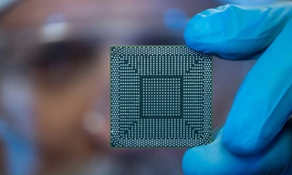 Kỳ diệu sạc không dây được cấy ngay dưới da