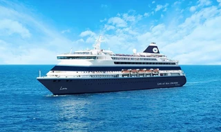 Chuyến đi kéo dài 3 năm trên siêu du thuyền bị hủy, nhiều hành khách sốc nặng 