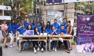 Sinh viên ĐH Luật Hà Nội tổ chức quyên góp thiện nguyện cho chương trình Đông ấm - Hành trình kết nối yêu thương