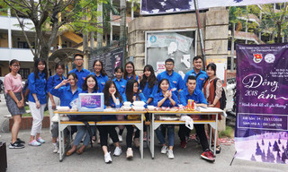 Sinh viên ĐH Luật Hà Nội tổ chức quyên góp thiện nguyện cho chương trình Đông ấm - Hành trình kết nối yêu thương