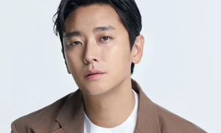 'Chàng thái tử vạn người mê' làm nên lịch sử khiến K-net 'vỗ tay rần rần'