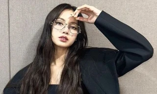 Lisa (BLACKPINK) ngầm ý chỉ điều gì khi thể hiện thái độ 'Bạn không được mời' ngay trước giờ G? 