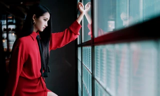 Quan Hiểu Đồng 'đọ sắc' cùng thần tượng trong một khung hình, cư dân mạng vội 'soi' ra điều này