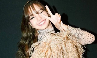 Trước giờ diễn vài tiếng, Lisa (BLACK PINK) bất ngờ nhận được tin 'hot'