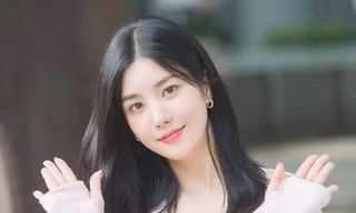 'Nữ thần nhan sắc thế hệ mới' sở hữu tỷ lệ cơ thể hoàn hảo vô thực 'gây choáng' nhất nhì K-biz