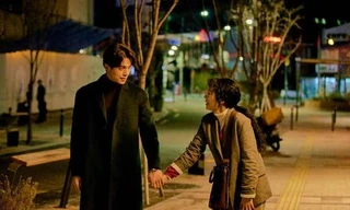 Vừa bén duyên trong ‘Single in Seoul', Lee Dong Wook và Lim Soo Jung lại tái ngộ khiến khán giả 'đứng ngồi không yên'