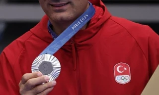 Huy chương bạc Olympic của Thổ Nhĩ Kỳ bất ngờ trở nên nổi tiếng ở Hàn Quốc