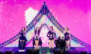 'Nam thần taxi driver' Lee Je Hoon mạnh mẽ trên phim nhưng lại hóa trẻ thơ bên nữ nhân BLACKPINK này