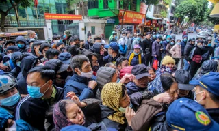 'Biển người' săn vé xem Siêu cúp Quốc gia 