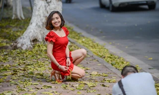 Người dân Thủ đô mê mẩn mùa lá sấu rụng