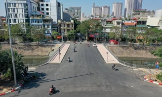 Cận cảnh cầu gần 38 tỷ đồng bắc qua sông Tô Lịch nối 2 quận trung tâm Hà Nội