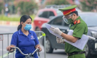 Hà Nội phát hiện Giấy đi đường của người bán cá mới '8 tháng tuổi'