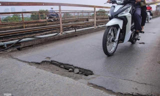 'Cầu trăm tuổi' ở Hà Nội xuống cấp nghiêm trọng, lộ khe nứt