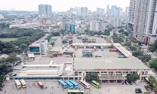 Bến xe khách đìu hiu trong ngày cuối cùng của năm 2021