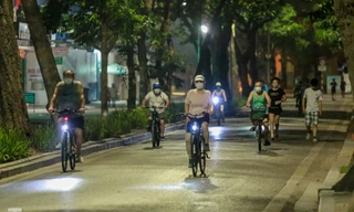 'Né' lực lượng chức năng, người dân Thủ đô rủ nhau tập thể dục lúc 3 giờ sáng