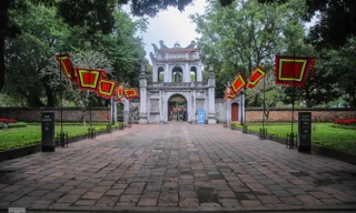 Di tích, đền chùa Hà Nội vắng lặng trong ngày mở lại 