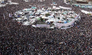 Đám đông người biểu tình chống chính phủ tại Quảng trường Tahrir ở Cairo Ảnh: AP