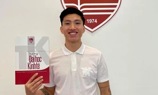 Nối gót Quang Hải, Đoàn Văn Hậu trở thành sinh viên trường ĐH Kinh tế (ĐHQG Hà Nội)