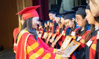 Sinh viên trường ĐH Ngoại ngữ Tin học TP. HCM thắc mắc về khoản phí cho lễ tốt nghiệp