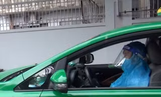 Chủ tịch UBND TP. HCM xúc động với việc làm của những sinh viên và đội taxi tình nguyện