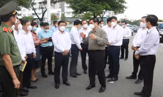 Thủ tướng Phạm Minh Chính kiểm tra tại Khu cách ly KTX ĐHQG TP. HCM