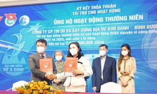 Gần 300 sinh viên nhận hỗ trợ từ Quỹ học bổng Vừ A Dính